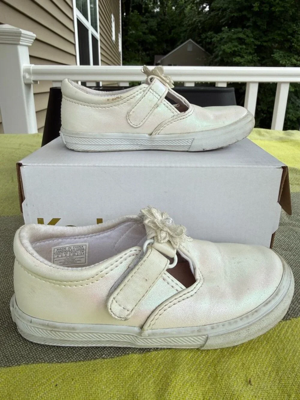 Keds Daphne Flower White Pearlized T-Strap Mary Jane Shoes Girls Size 9M